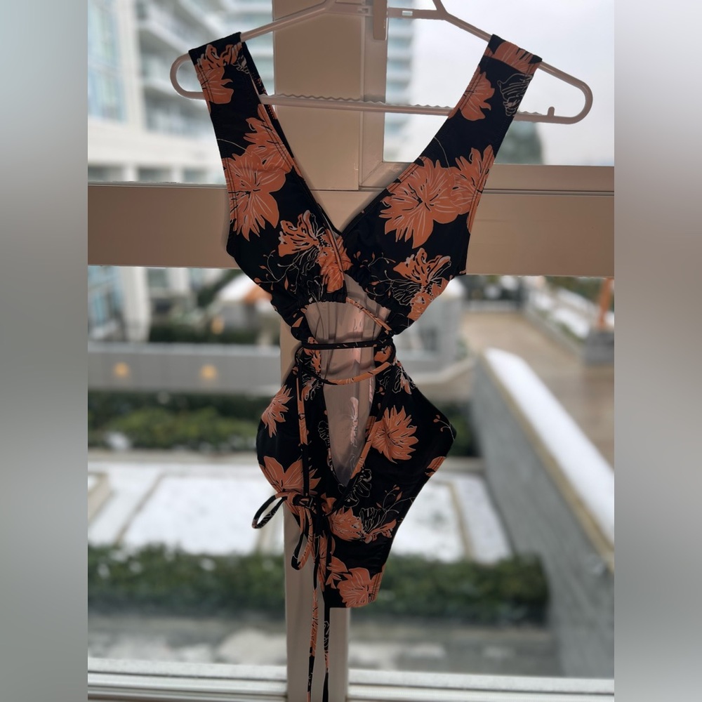ONE PIECE WRAP TIE FLORAL BATHING SUIT